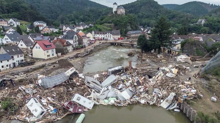 Eine Aufnahme vom Ahrtal nach der schrecklichen Flut im Juli 2021.