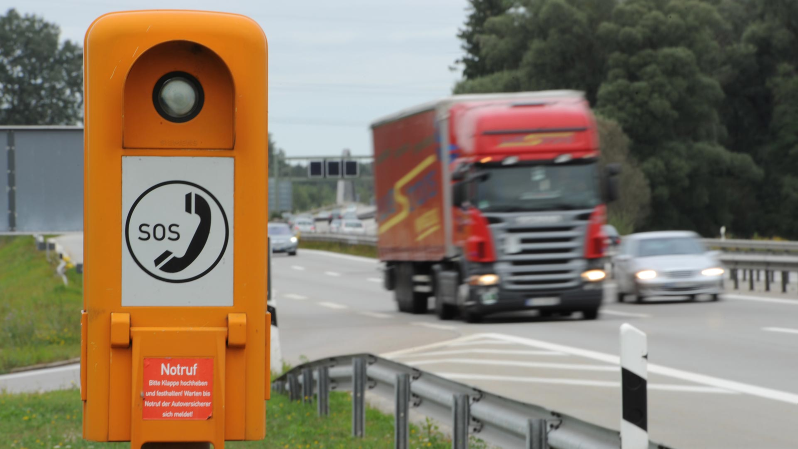 Sicherheit im Straßenverkehr Verhalten beim Unfall