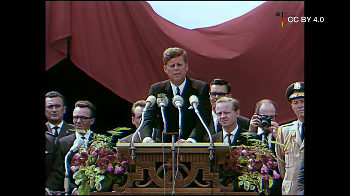 Screenshot aus dem Film ""Ich bin ein Berliner!" - John F. Kennedy 1963 in Berlin"