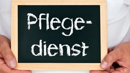 Tafel mit Aufschrift "Pflegedienst".