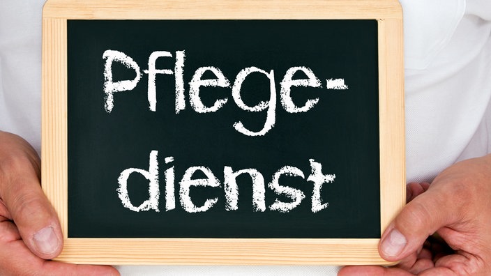 Tafel mit Aufschrift "Pflegedienst".