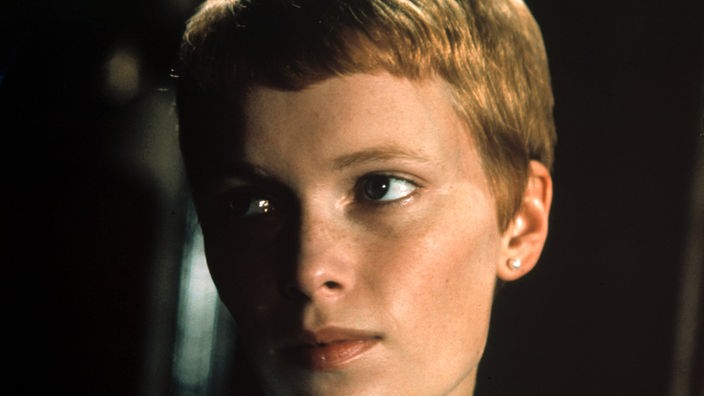 Mia Farrow im Porträt.