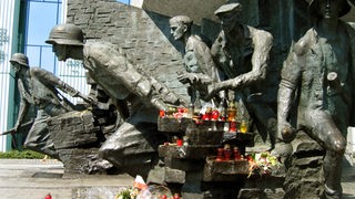 Skulpturengruppe am Denkmal des Warschauer Aufstandes