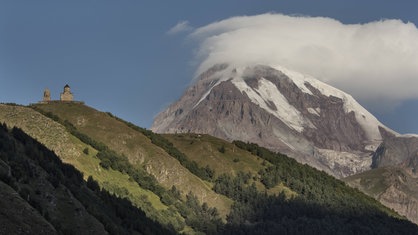 Berg Kasbek bei Tag.