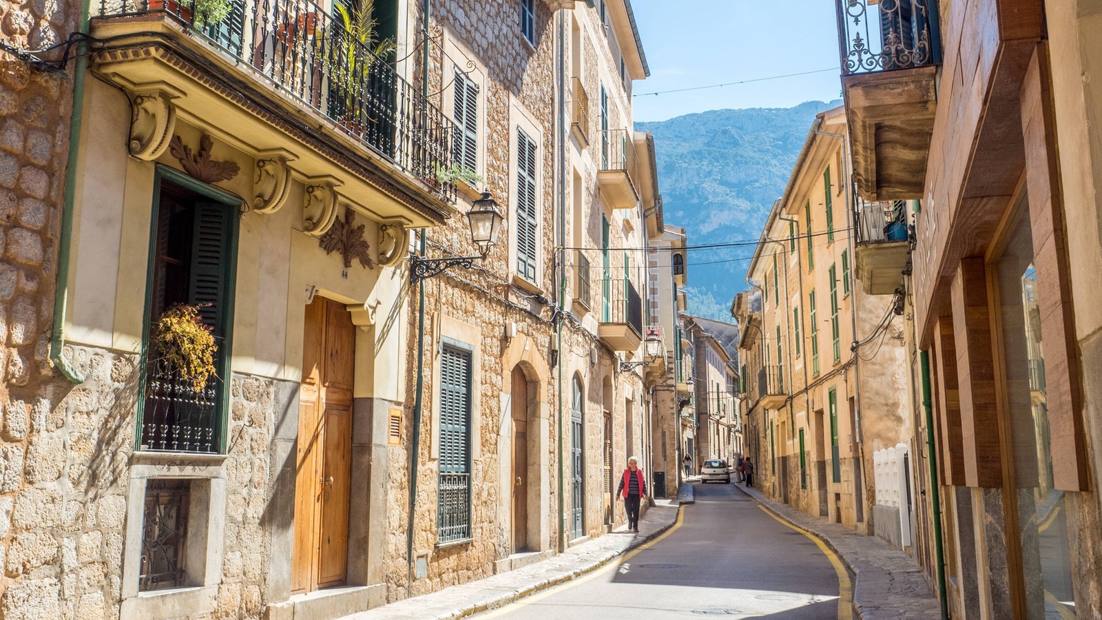 Eine enge Gasse in der Stadt Soller, Mallorca