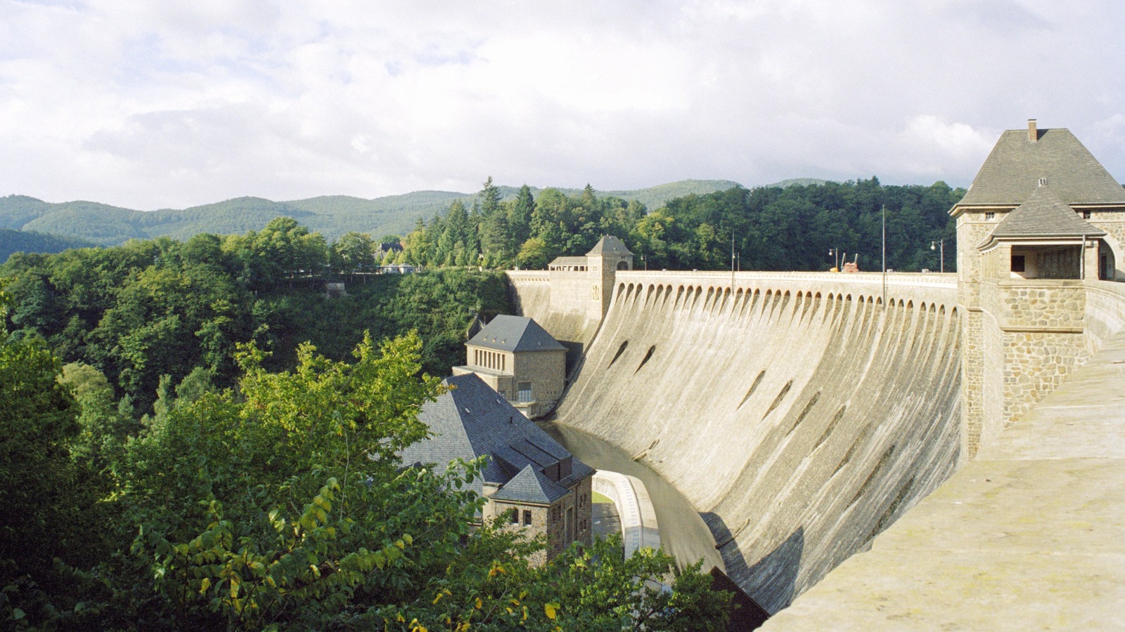 Staumauer der Edertalsperre