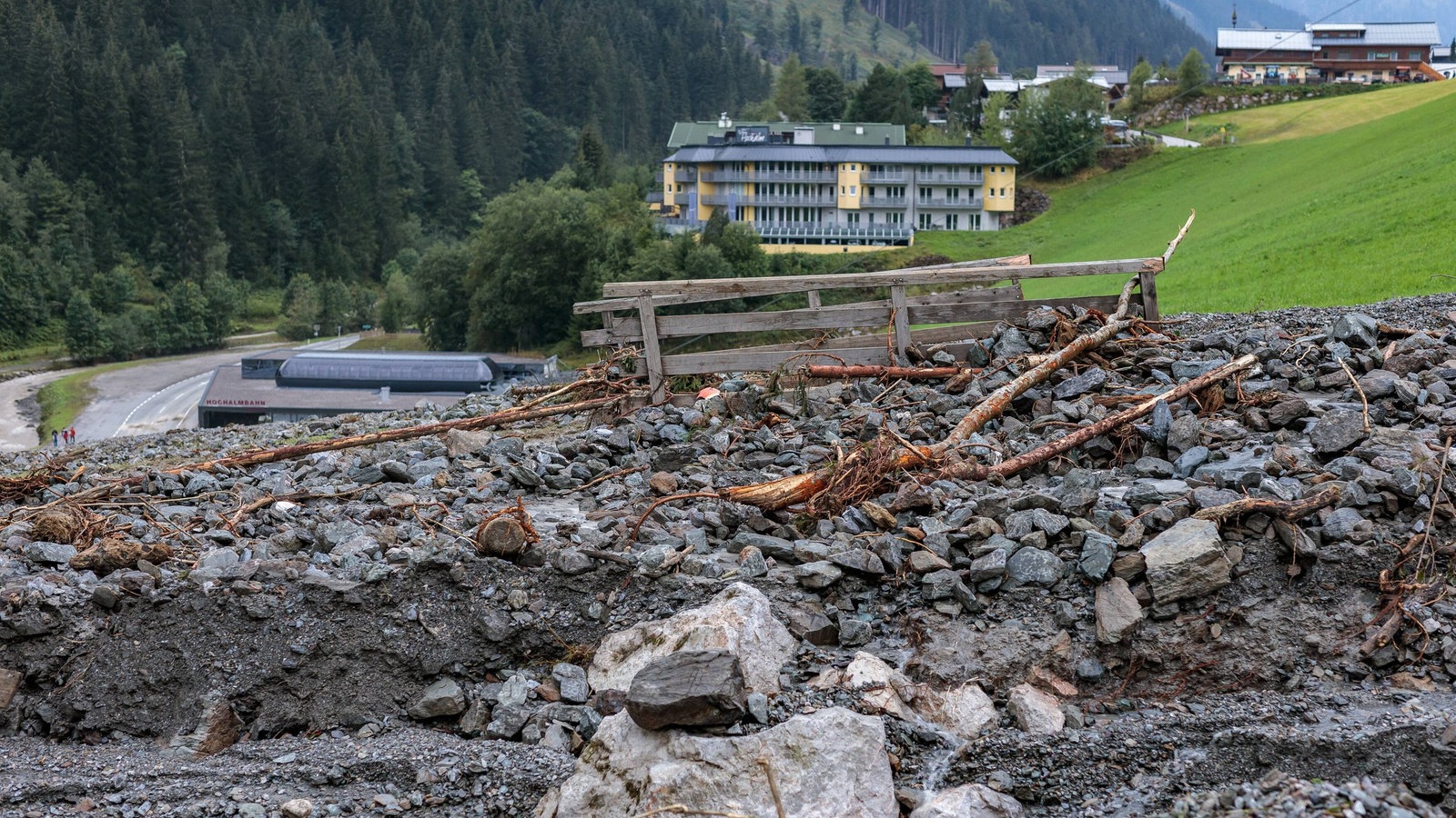 Alpen Muren Gefährlicher Schlamm Der Mensch In Den Alpen Gebirge